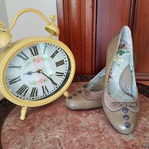 Miss L-Fire Oxford Pumps